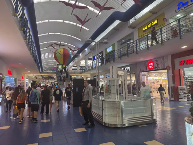 LOCALES EN VENA EN ALBROOK MALL - Imagen 2