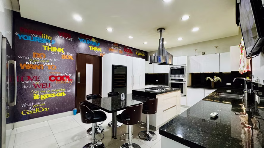 EMBASSY CLUB 5 Bedrooms + Resort-Style Living  $1,098,000  NEW PRICE