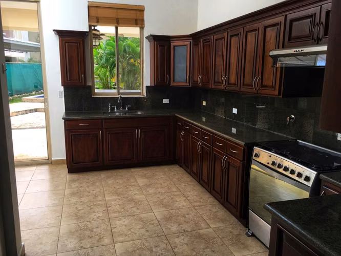 Embassy Gardens. 555mts 4r 3.5b estudio piscina $755,000.00neg - Imagen 19