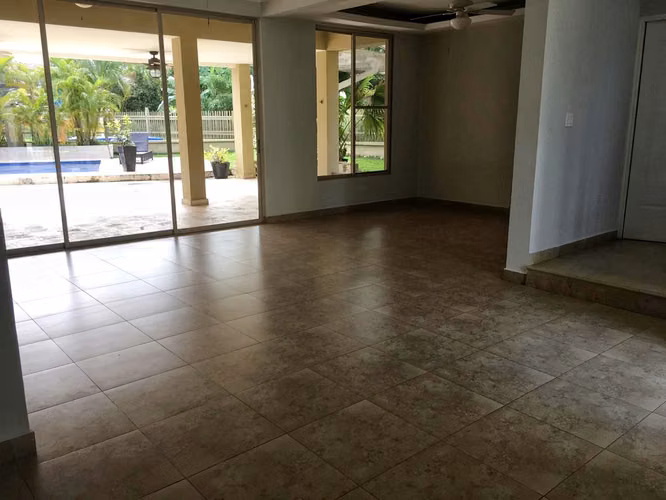 Embassy Gardens. 555mts 4r 3.5b estudio piscina $755,000.00neg - Imagen 16