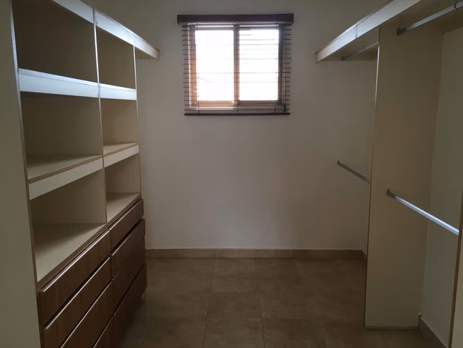 Embassy Gardens. 555mts 4r 3.5b estudio piscina $755,000.00neg - Imagen 9