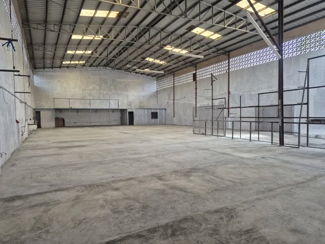 Venta de galera de 800 mts2 en Pueblo Nuevo