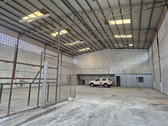 Venta de galera de 800 mts2 en Pueblo Nuevo