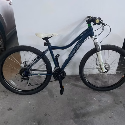 TREK MONTAÑERA COMO NUEVA - Solo 2 usos!!