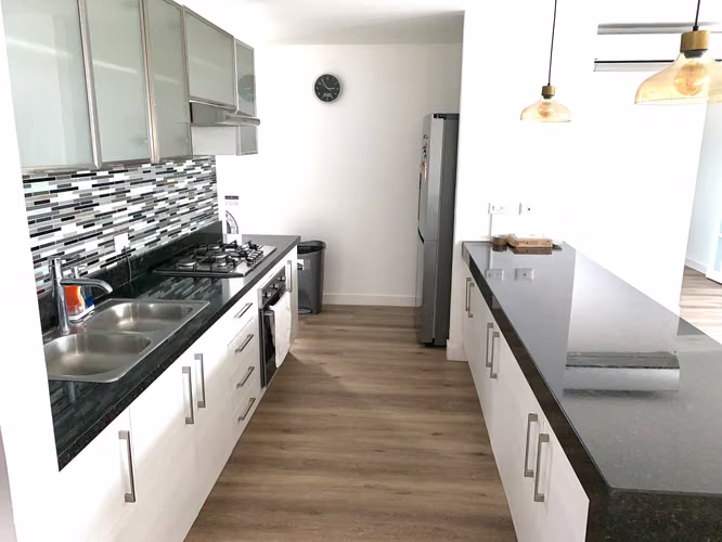 ALQUILO ESPECTACULAR APARTAMENTO EN CLAYTON PARK - Imagen 2