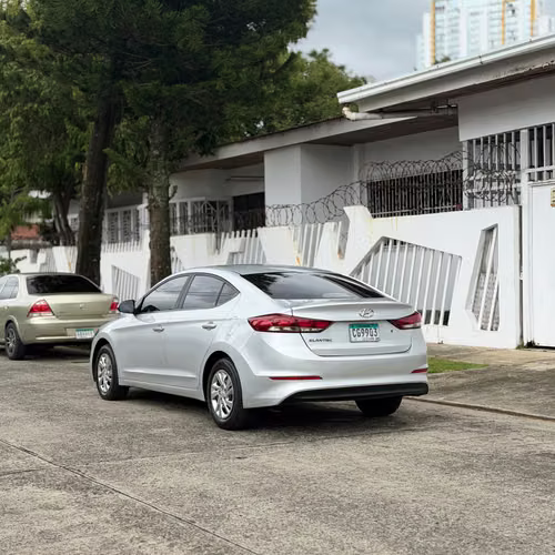 Hyundai Elantra 2017 - Imagen 7