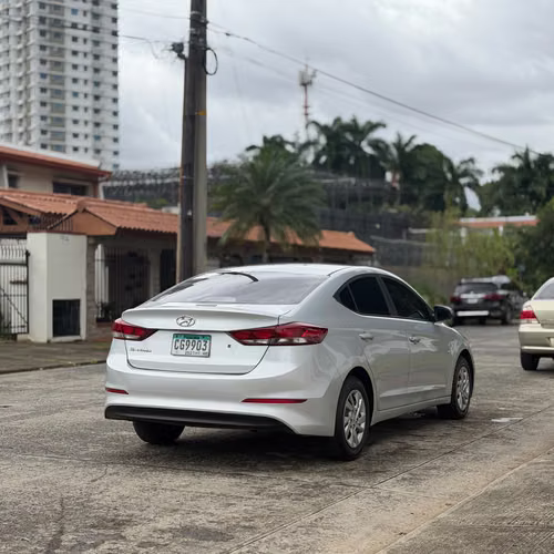 Hyundai Elantra 2017 - Imagen 8