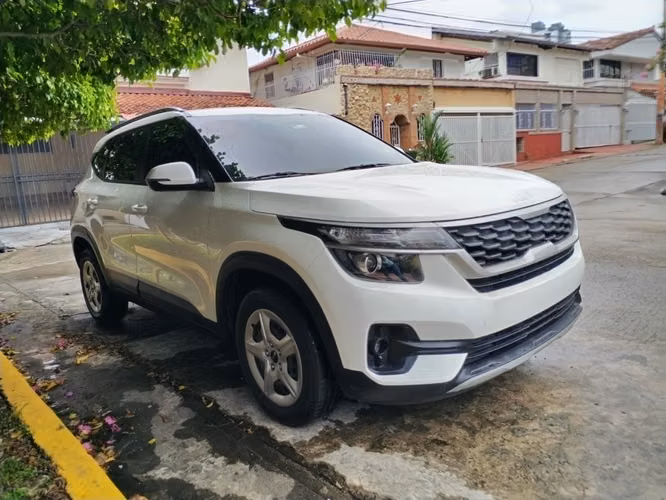 KIA SELTOS 2023 AUTOMÁTICA NEGOCIABLE - Imagen 2