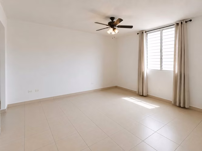 Oportunidad de inversión Amplio y Céntrico apartamento | 2R, 2B | 96,900 negociable - Imagen 2