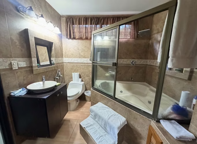 Venta de residencia en Las Cumbres YMO - Imagen 10