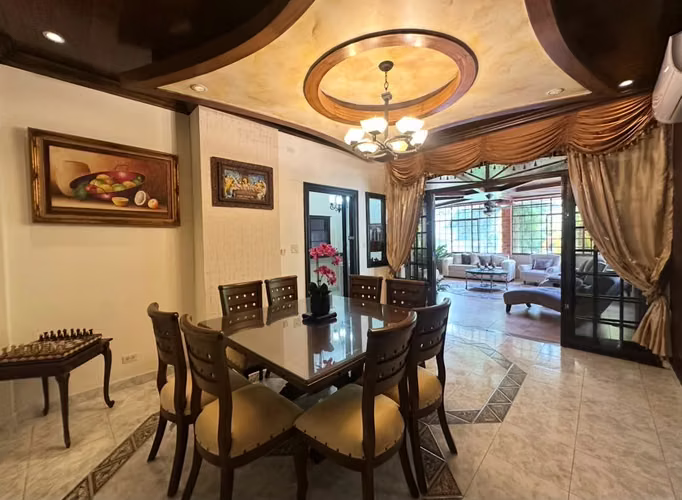 Venta de residencia en Las Cumbres YMO - Imagen 2