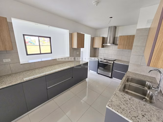 Venta de Casa Unifamiliar en Esquina PH Arcadia Costa Verde. Haga una oferta - Imagen 6