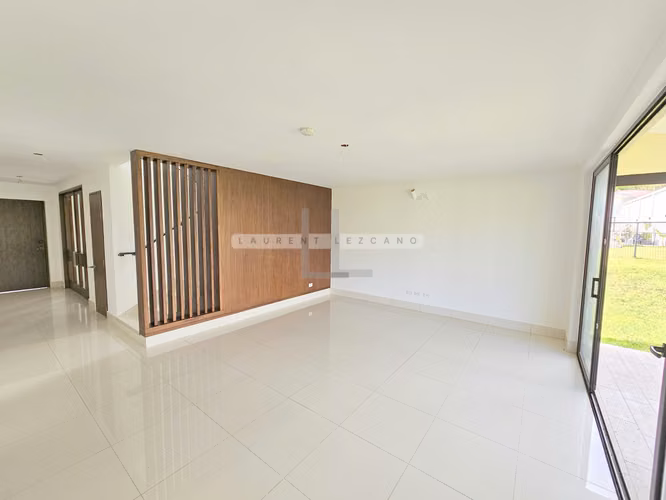 Venta de Casa Unifamiliar en Esquina PH Arcadia Costa Verde. Haga una oferta - Imagen 2