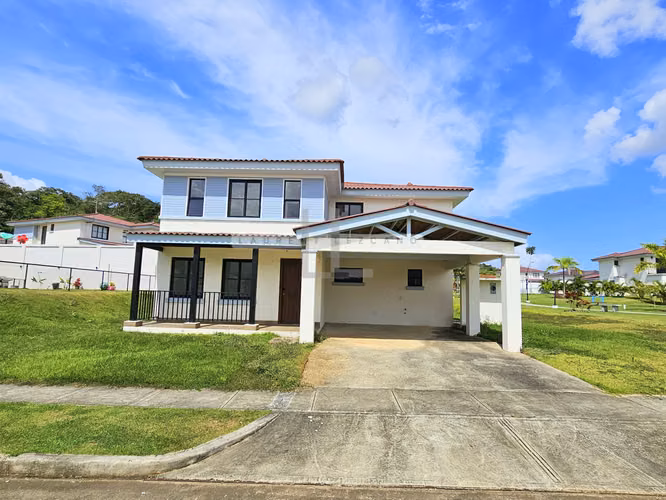 Venta de Casa Unifamiliar en Esquina PH Arcadia Costa Verde. Haga una oferta