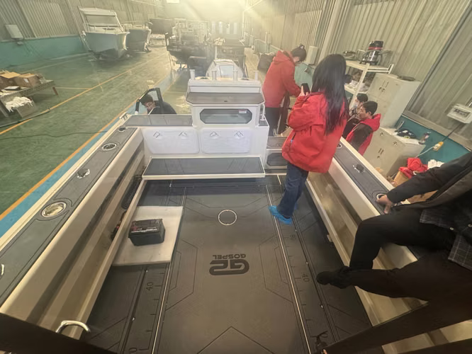 BOTE NUEVO DE ALUMINO – 7.25 M | YAMAHA 300 HP