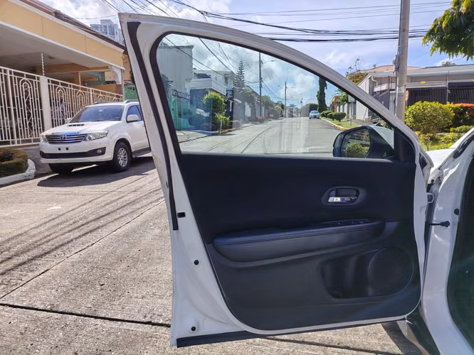 HONDA HRV 2016 AUTOMÁTICA NEGOCIABLE - Imagen 4