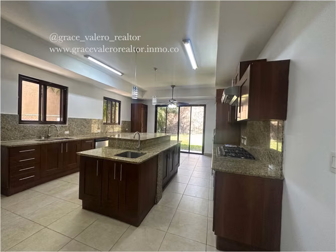 PH Embassy Club, Clayton Casa 4 recamaras e venta