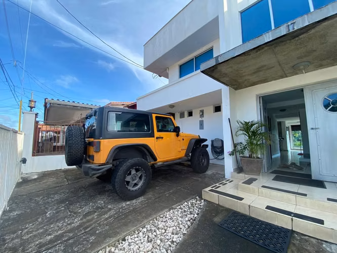 CASA CON PISCINA EN ALQUILER EN LINDA VISTA - C.J. - Imagen 2