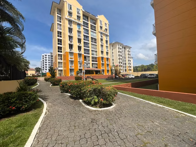 Venta de apartamento en el PH McGregor Hill Condado del Rey -C.J.