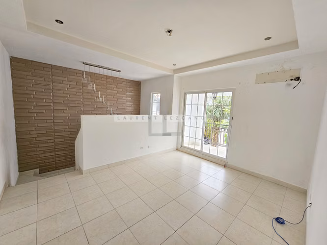 Venta de Casa en Esquina P.H. Quintas de Versalles Lyon. Haga una oferta