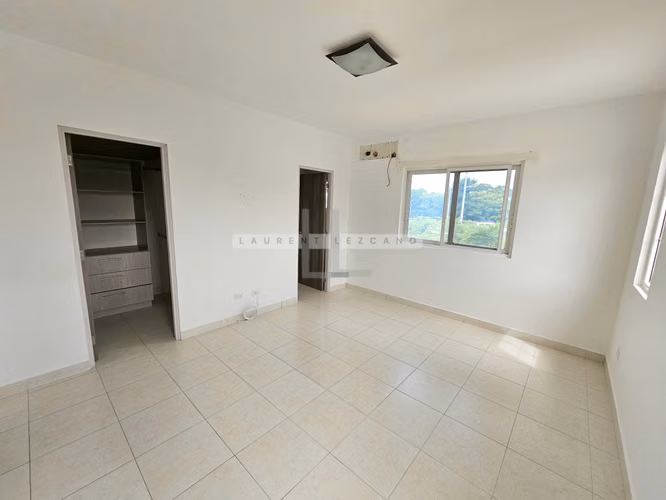 Venta de Casa en Esquina P.H. Quintas de Versalles Lyon. Haga una oferta