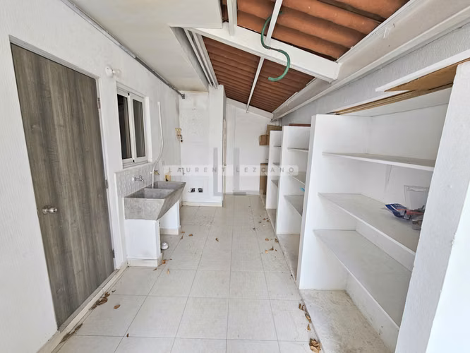 Venta de Casa en Esquina P.H. Quintas de Versalles Lyon. Haga una oferta