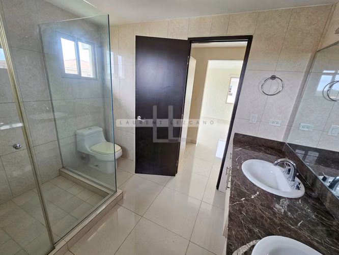 Venta de Casa en Esquina Residencial Spring Hills - Costa Verde. Negociable - Imagen 9