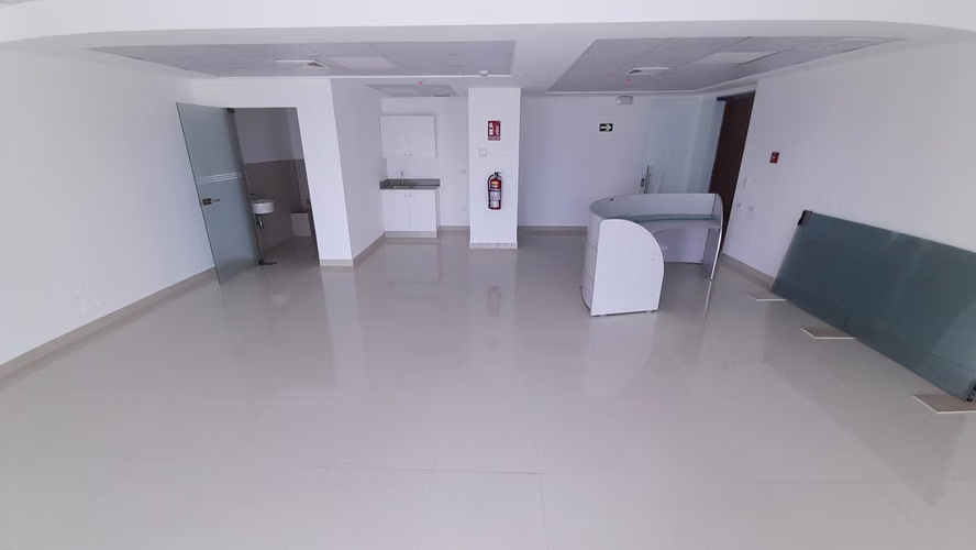 Balboa Office Center. Oficina 90mts 1b 1est $1000.00 - Imagen 3