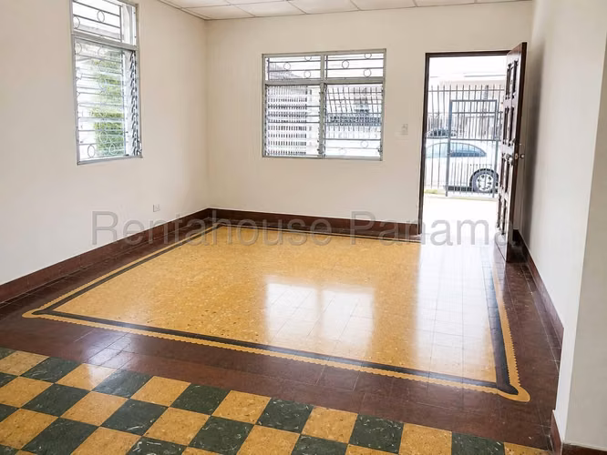 Vendo Oficina en Parque Lefevre OF27-1248