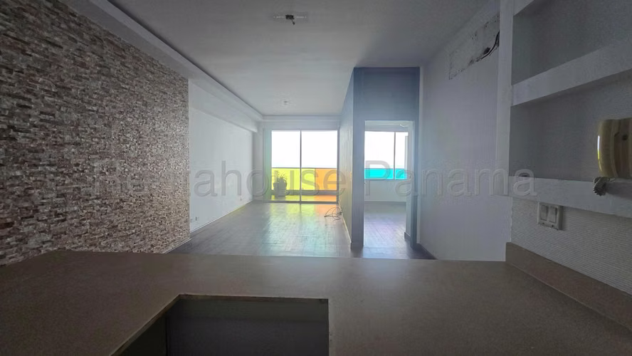 Apartamento con Vista al Mar en Venta en Avenida Balboa 27PPM1275
