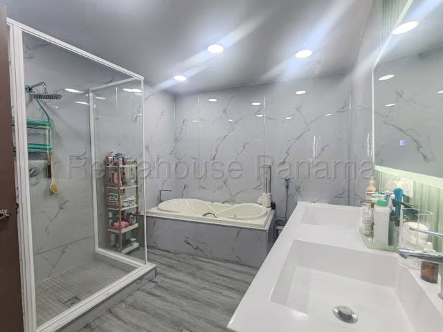 Venta de Casa en Rio Abajo I7327GRR