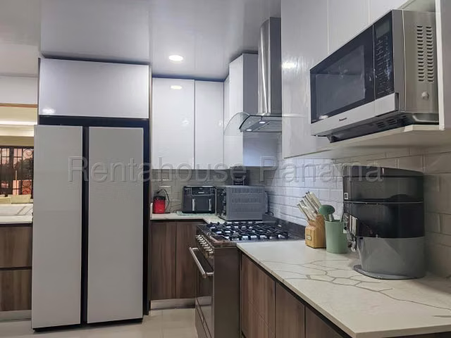 Venta de Casa en Rio Abajo I7327GRR