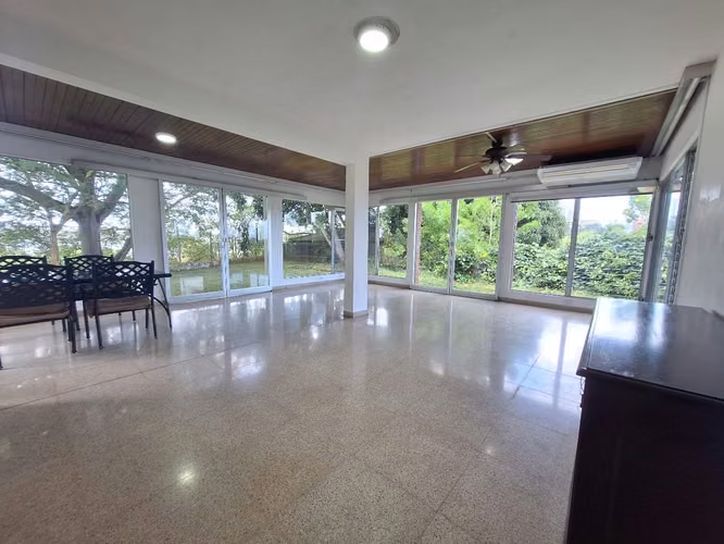. Casa en el Dorado de dos Niveles y 4 Parking - Imagen 1