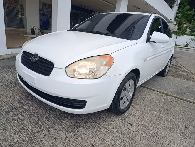 HYUNDAI ACCENT 2010