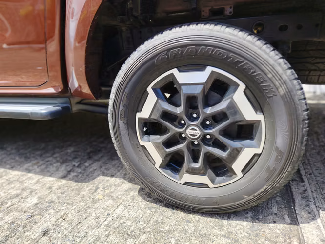 NISSAN NP AUTOMÁTICA 4X4 NEGOCIABLE - Imagen 14