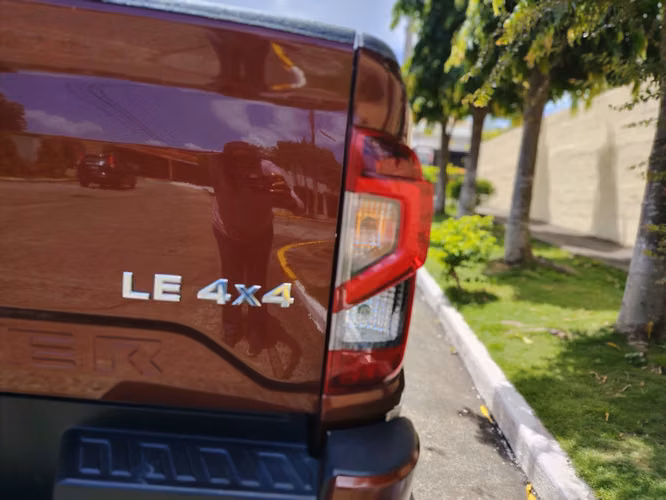 NISSAN NP AUTOMÁTICA 4X4 NEGOCIABLE - Imagen 16