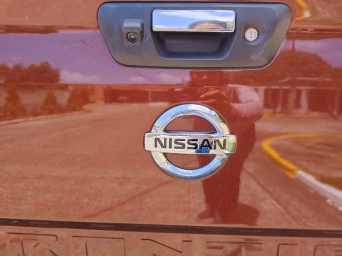 NISSAN NP AUTOMÁTICA 4X4 NEGOCIABLE - Imagen 17