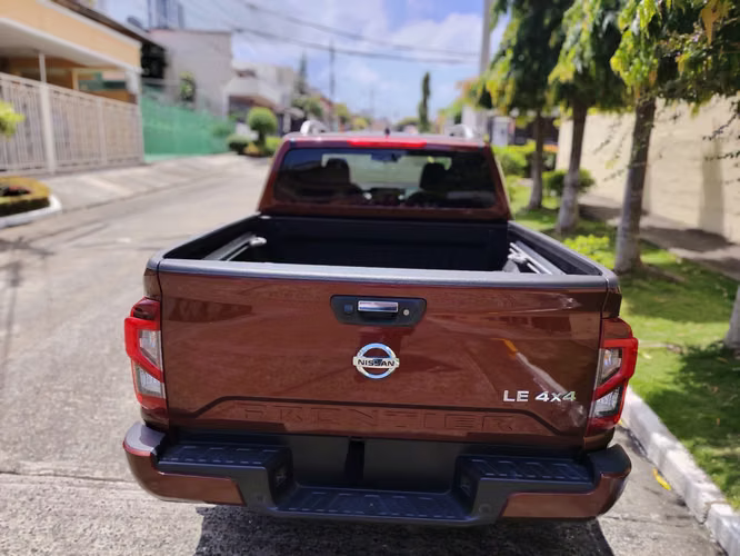 NISSAN NP AUTOMÁTICA 4X4 NEGOCIABLE - Imagen 18