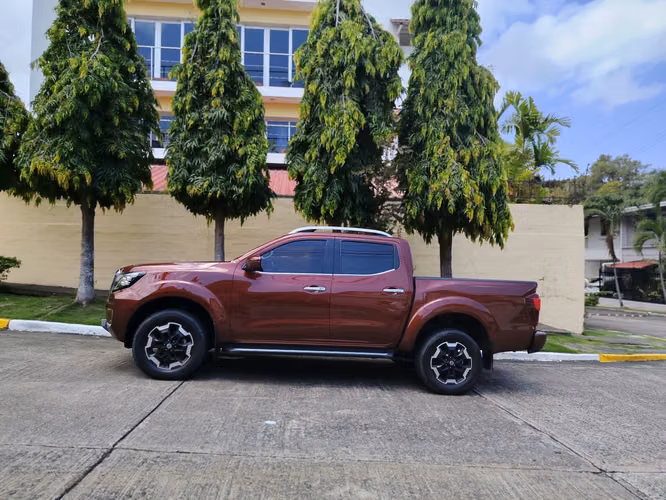 NISSAN NP AUTOMÁTICA 4X4 NEGOCIABLE - Imagen 10