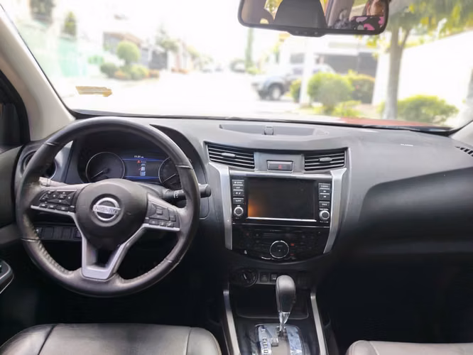 NISSAN NP AUTOMÁTICA 4X4 NEGOCIABLE - Imagen 7