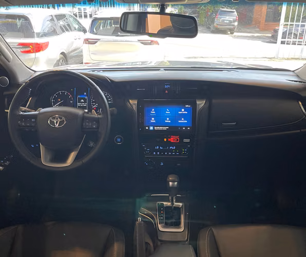 Toyota Fortuner SRV 2025