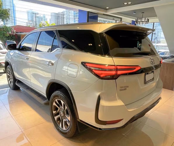 Toyota Fortuner SRV 2025