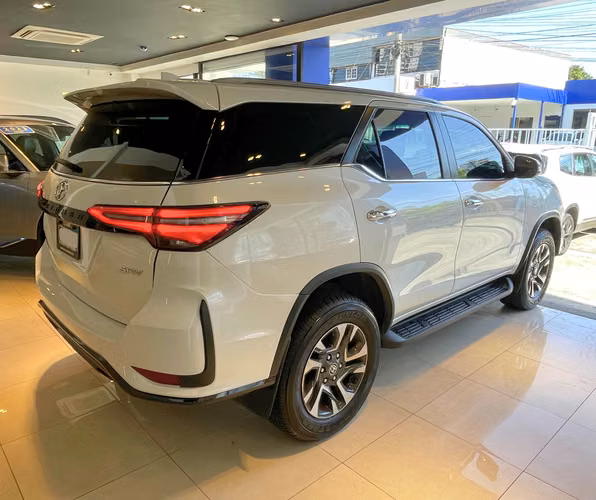 Toyota Fortuner SRV 2025