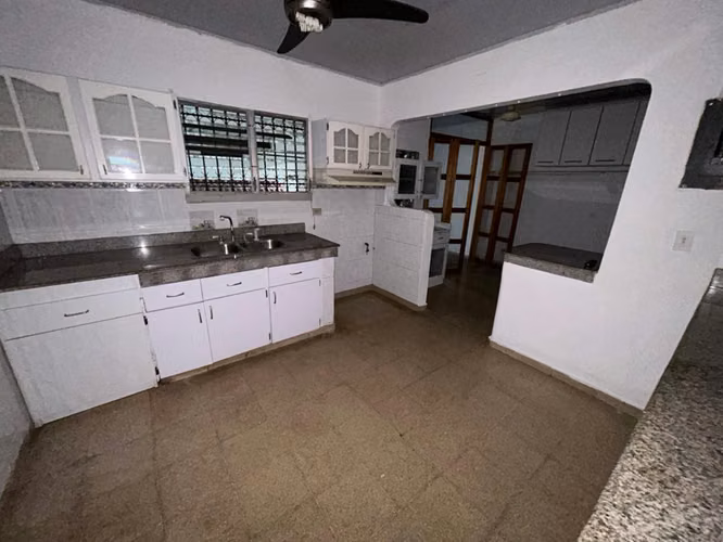 Vendo amplia casa en Altos del Bosque - Imagen 8