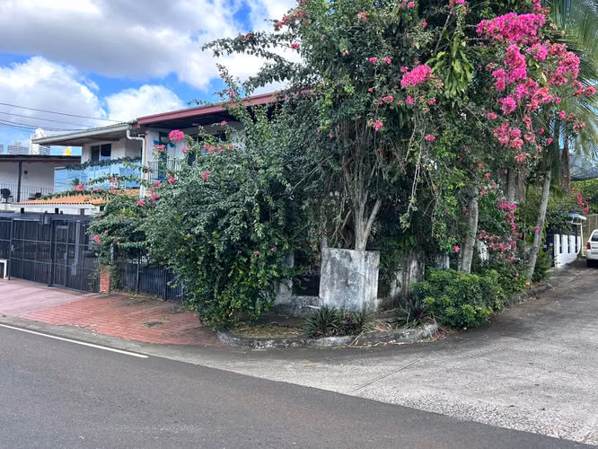 Vendo amplia casa en esquina en La Locería - Imagen 19