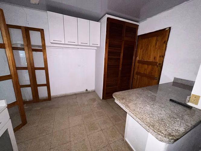 Vendo amplia casa en Altos del Bosque - Imagen 7