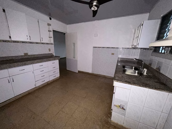 Vendo amplia casa en Altos del Bosque - Imagen 5