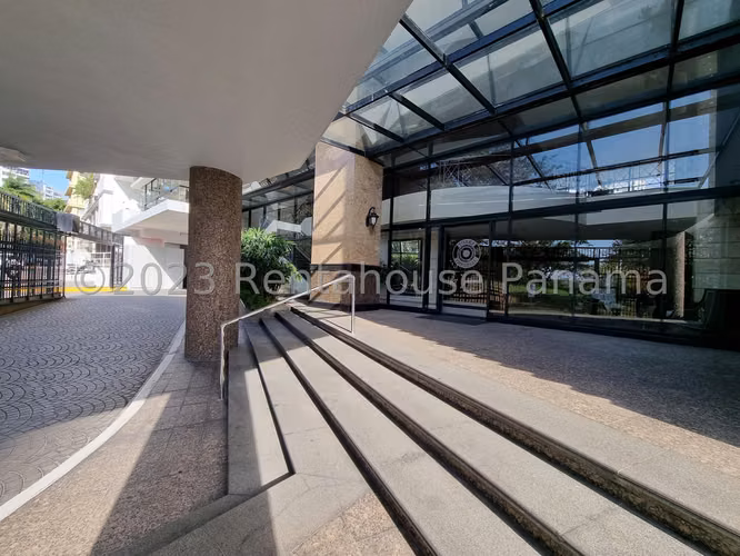 Se Vende Apartamento en La Cresta DPA26-6886