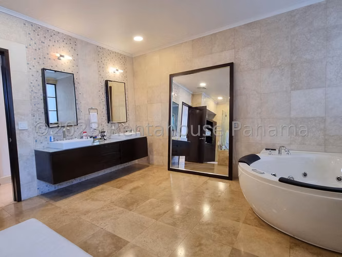 Se Vende Apartamento en La Cresta DPA26-6886