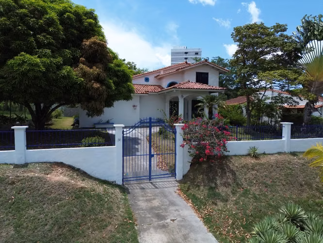 SE VENDE!! Casa a 5 minutos de la playa en Coronado!! - Imagen 2